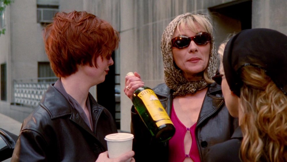 Cutty-Sark-Blended-Scotch-Whisky-Bottle-Held-by-Kim-Cattrall-as-Samantha-Jones-in-Sex-and-the-City-S01E10-TV-Show-1.jpg